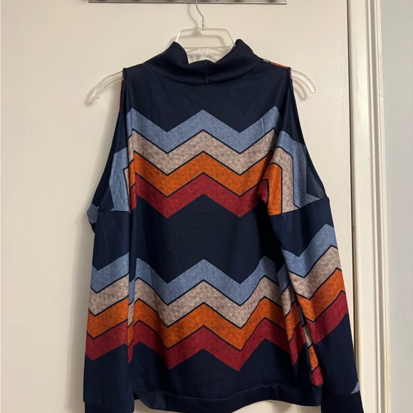 Chevron Cold Shoulder Top - Picture 3 of 3